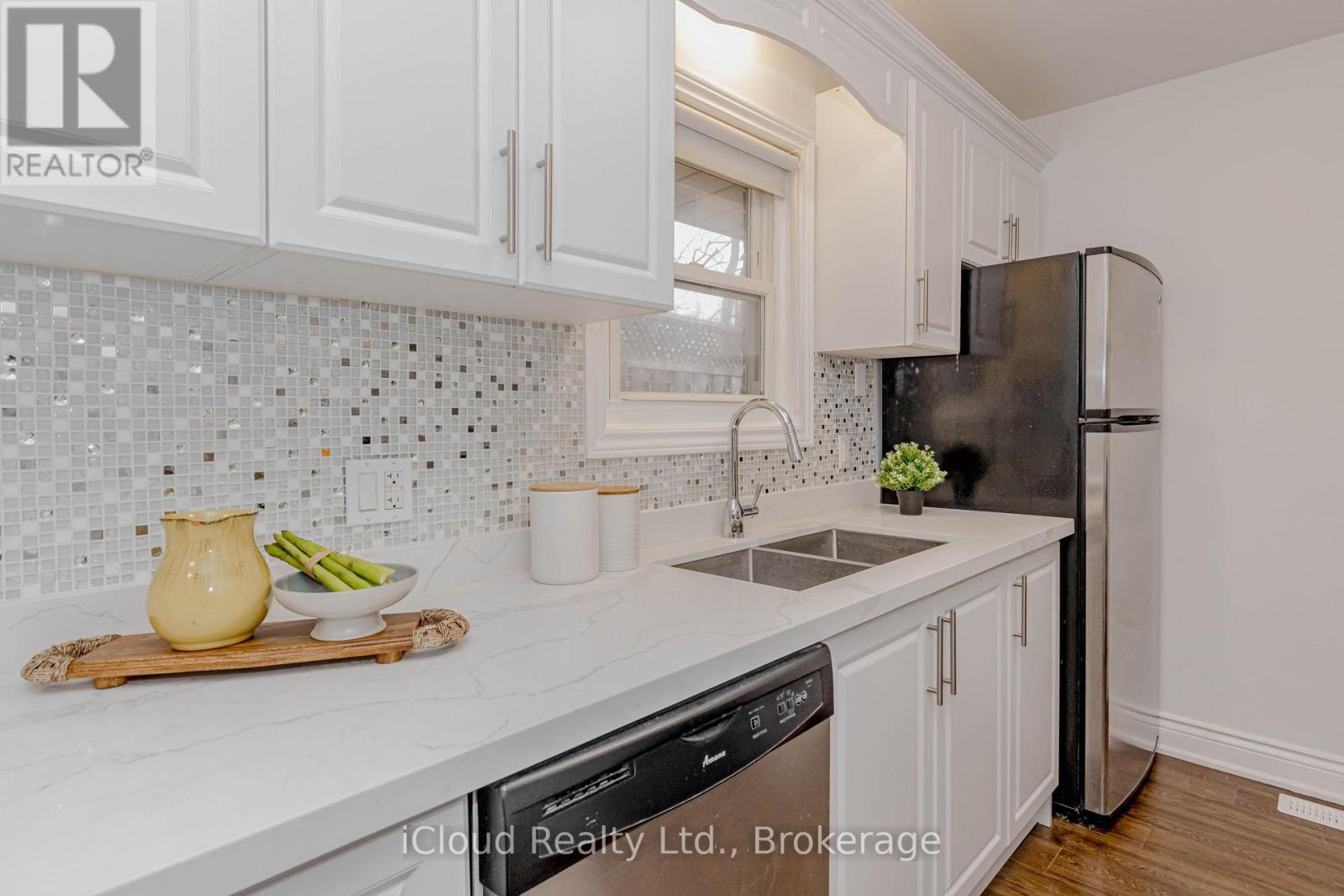 28 HOFFMAN STREET - Image 20