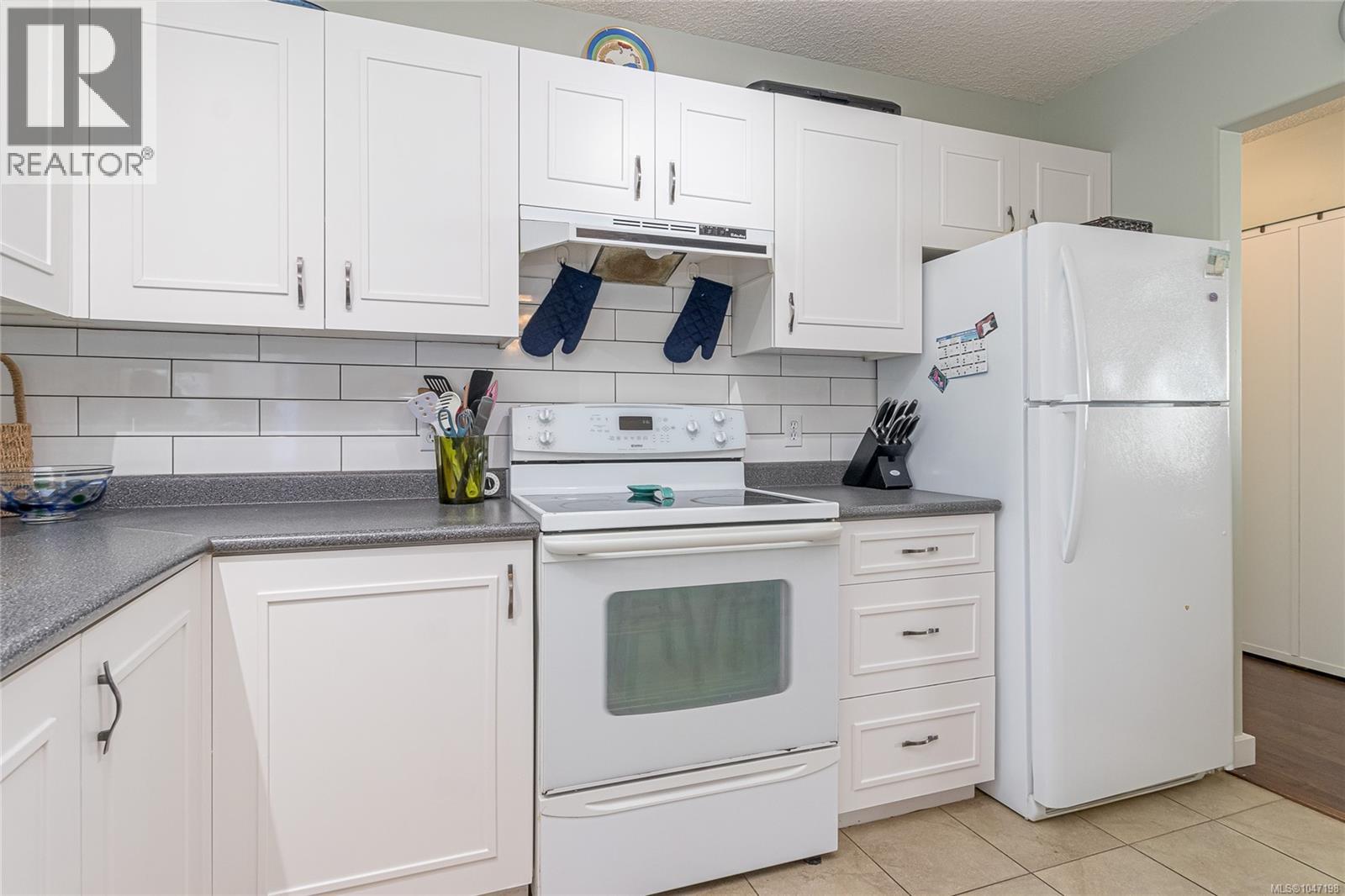 5208 Kaitlyns Way - Image 13