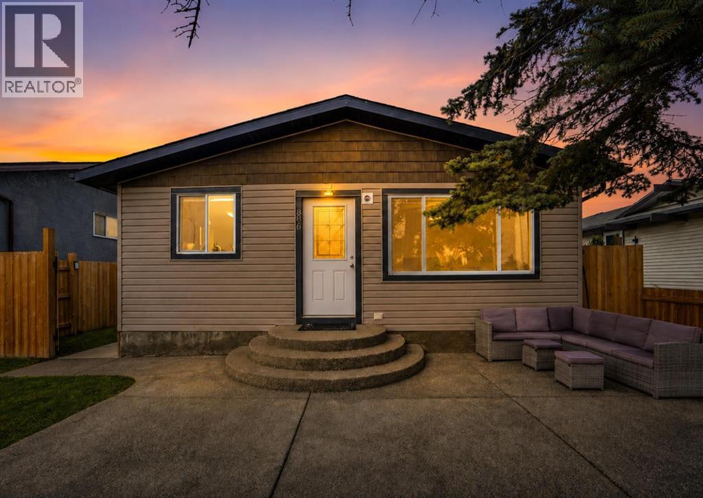 896 Rundlecairn Way NE - 3