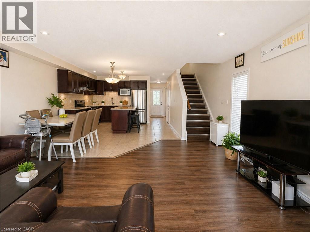 1364 COUNTRYSTONE Drive Unit# Upper — photo 2