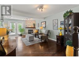 Living room - 40 Bridgette Drive, Hamilton, ON L9A5J8 Photo 11