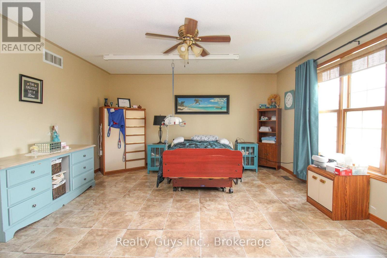 668 BREALEY DRIVE - 19
