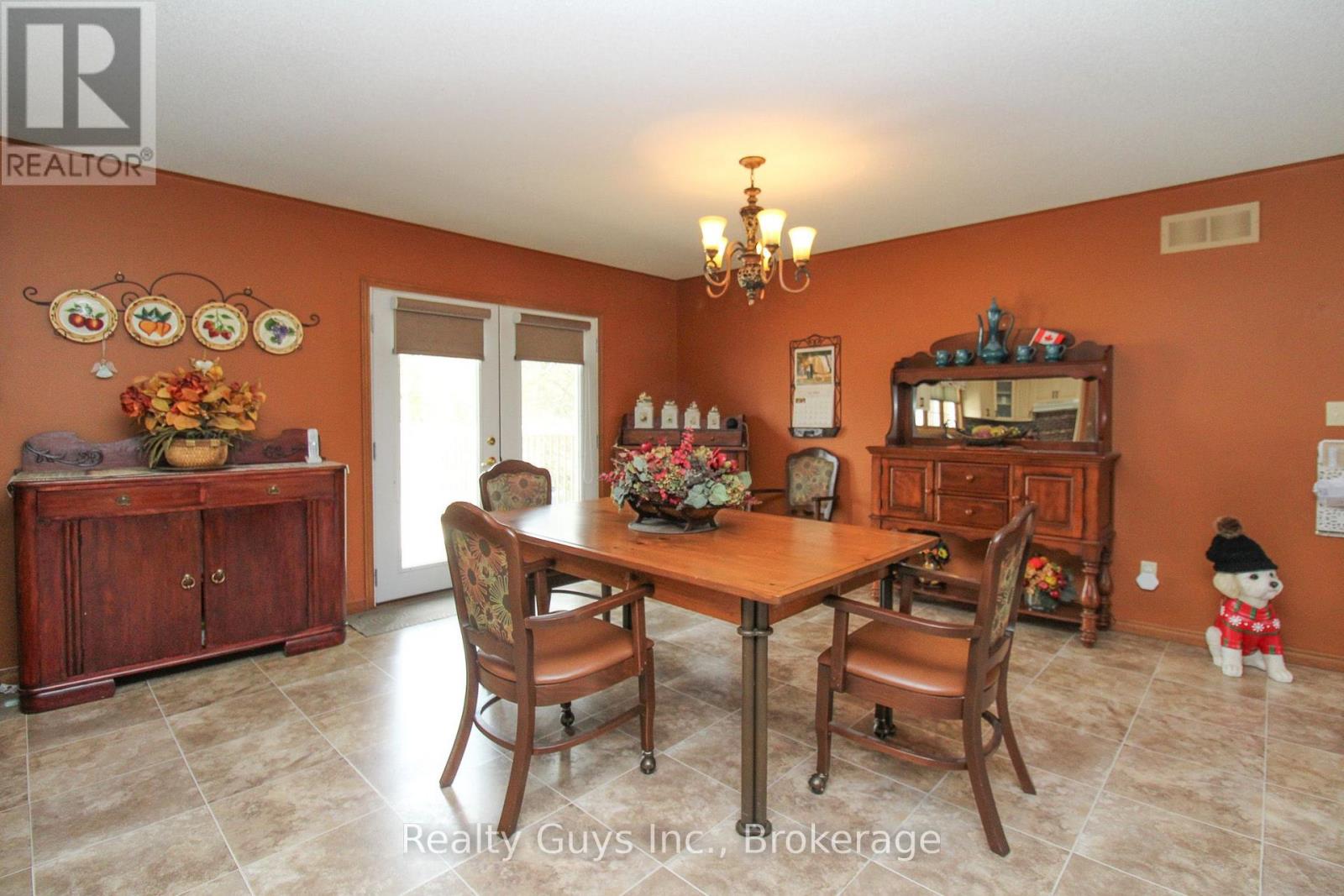 668 BREALEY DRIVE - 26