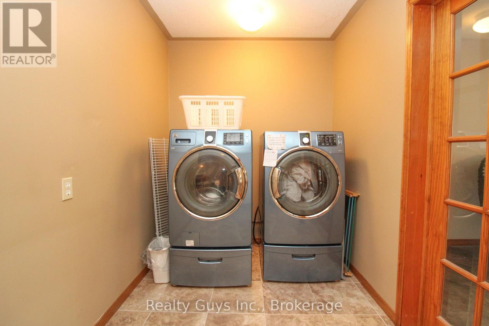 668 BREALEY DRIVE - Image 32