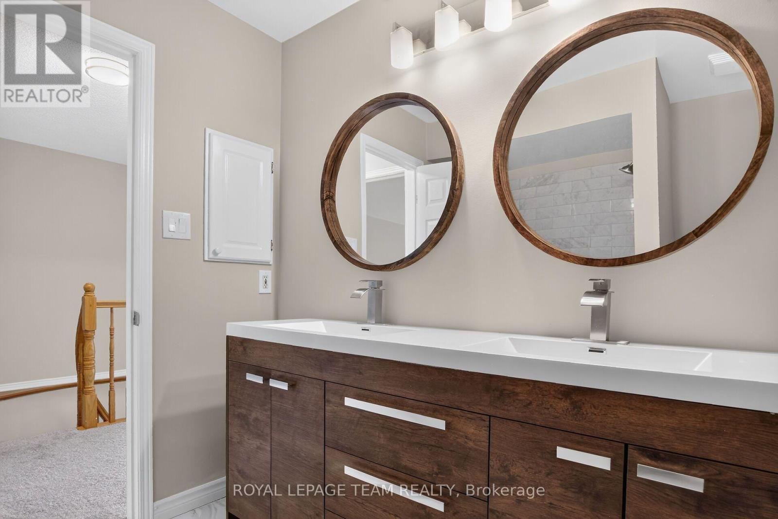 28 COHEN AVENUE - 27