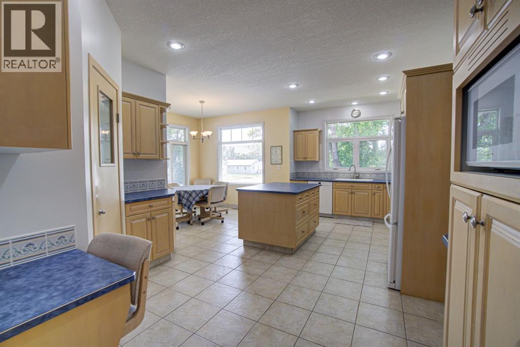 224 52 Avenue W - Image 5