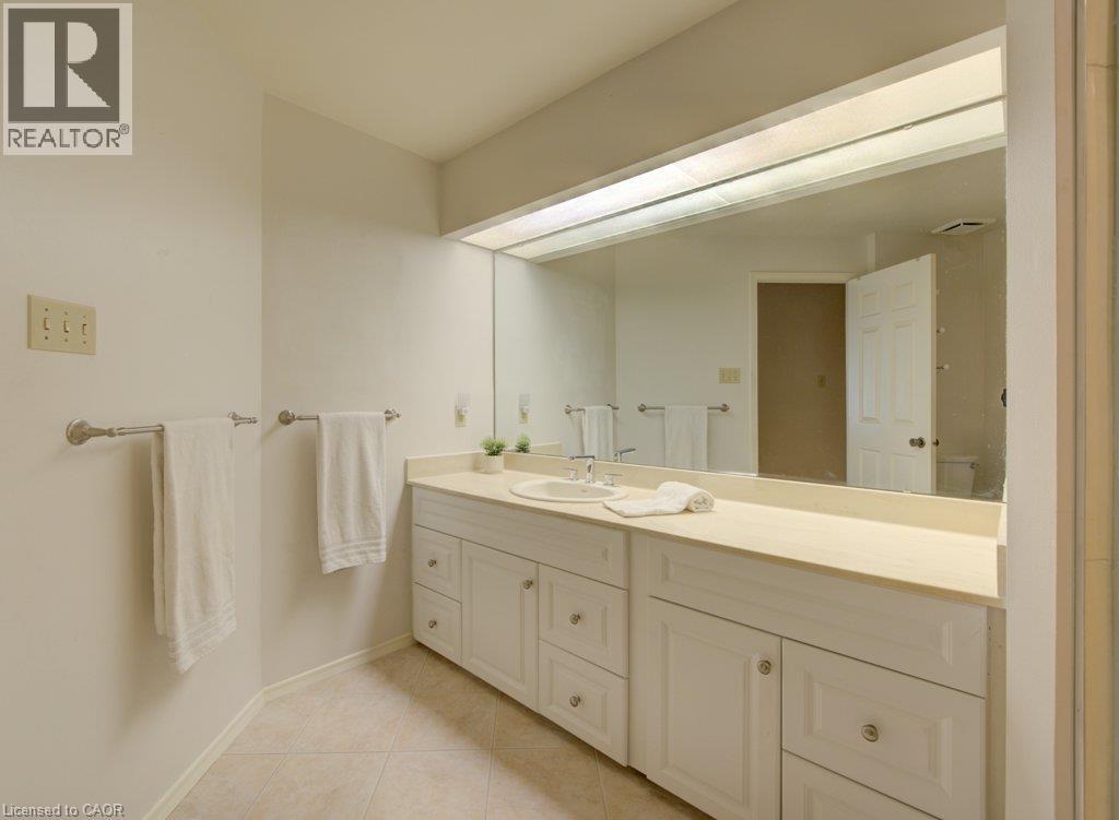 #32 52 BLUE SPRINGS Drive - 15