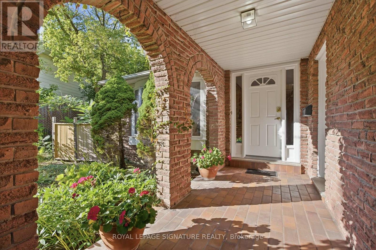 20 WELLESBOURNE CRESCENT - 2