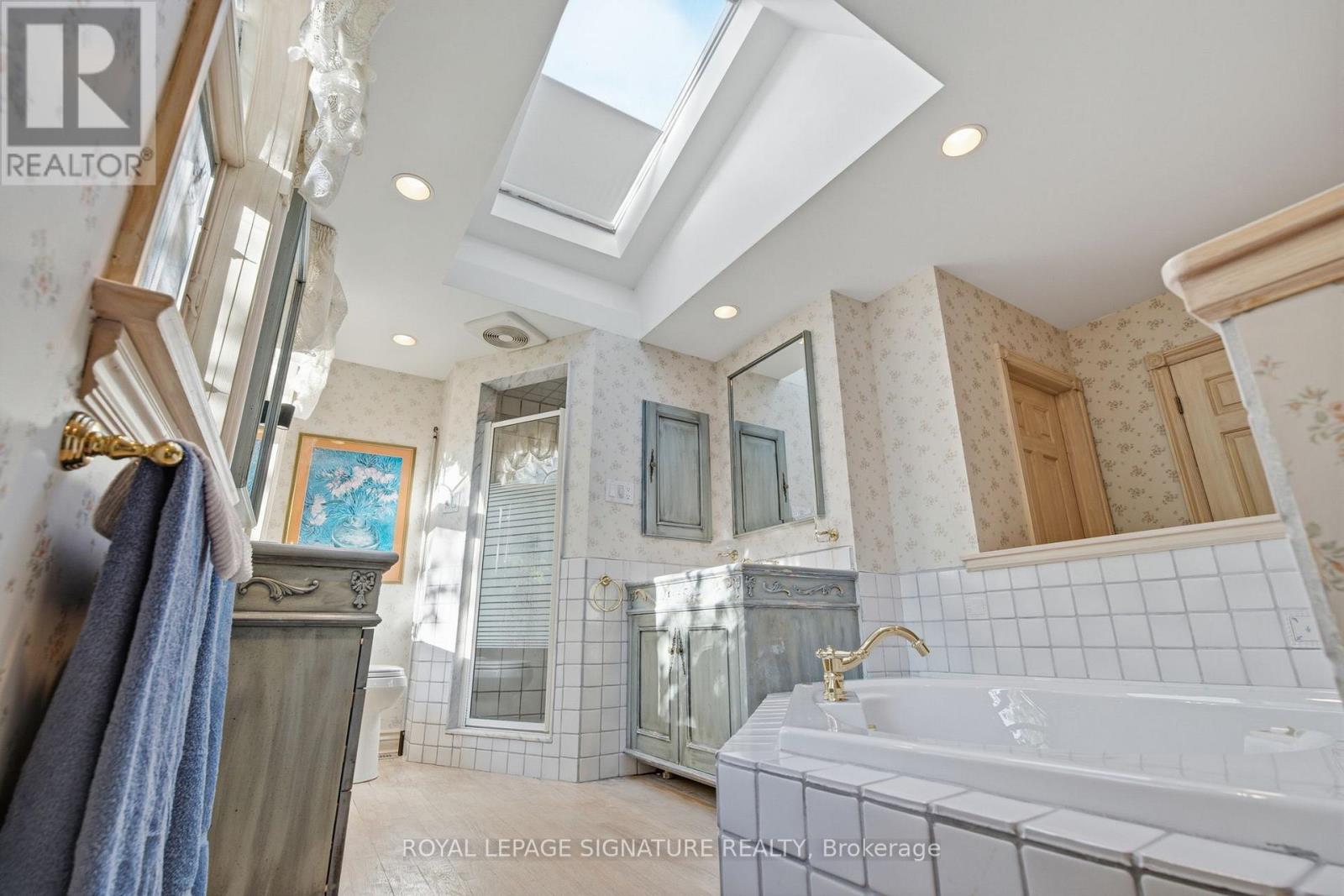 20 WELLESBOURNE CRESCENT - 23