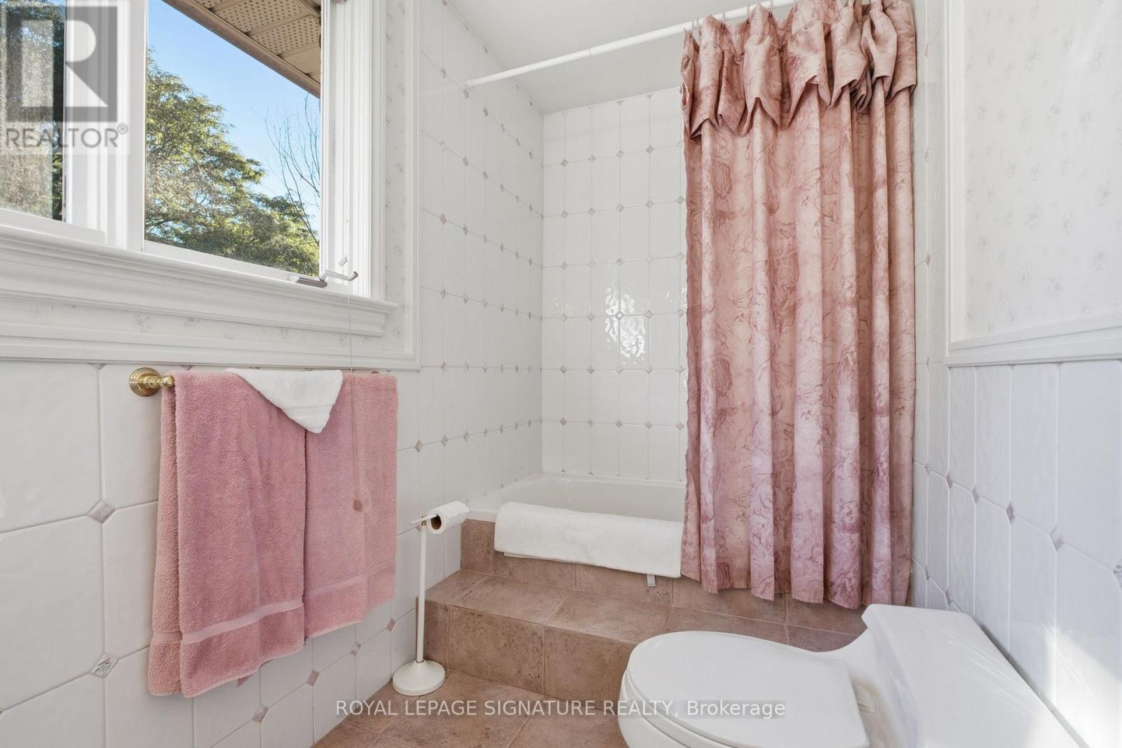 20 WELLESBOURNE CRESCENT - 36