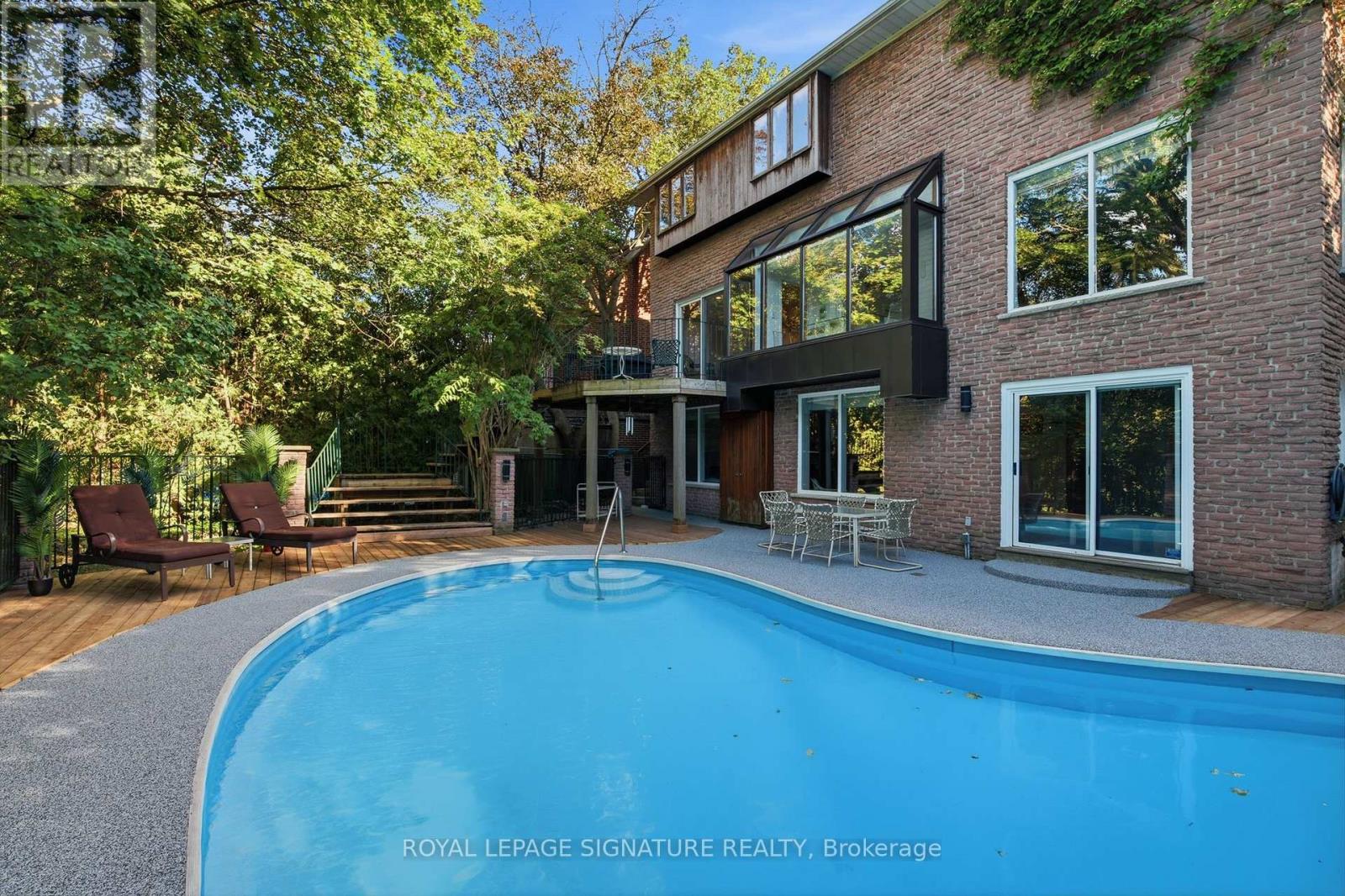 20 WELLESBOURNE CRESCENT - 48