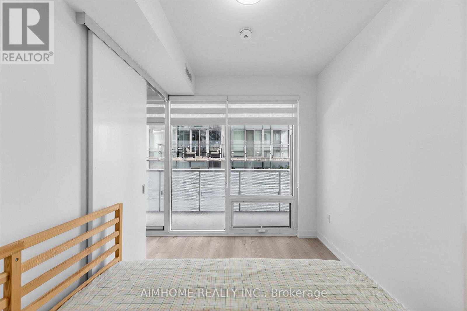 #409 15 QUEENS QUAY E - 11