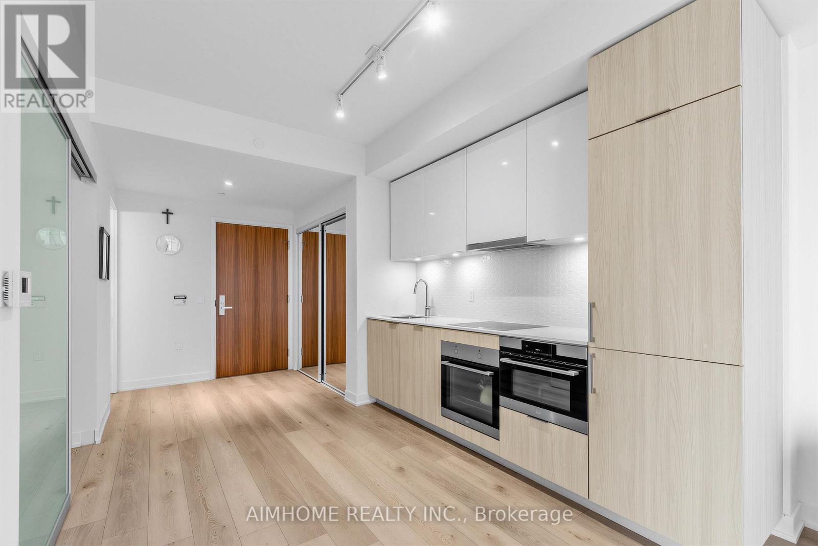 #409 15 QUEENS QUAY E - 5