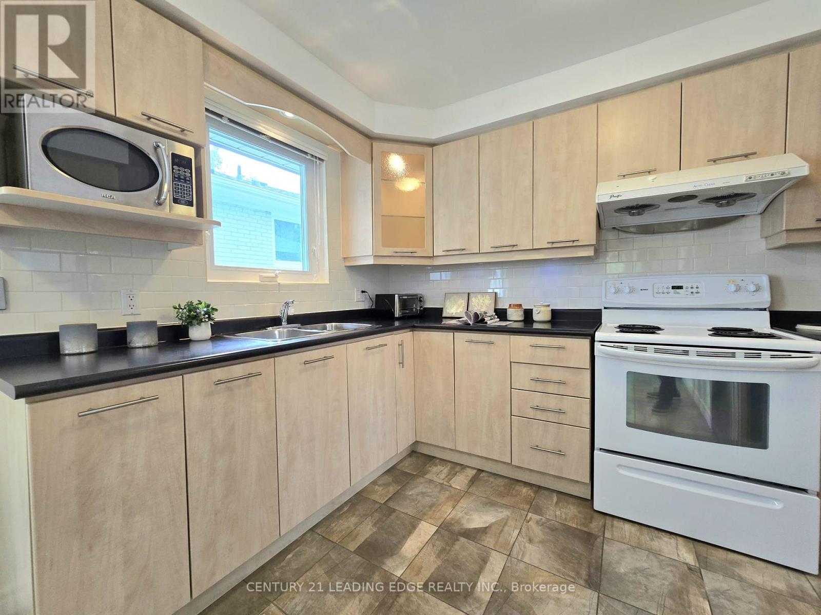 46 ADAMEDE CRESCENT - 15