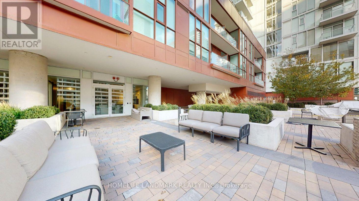 #601 33 HELENDALE AVENUE - 44
