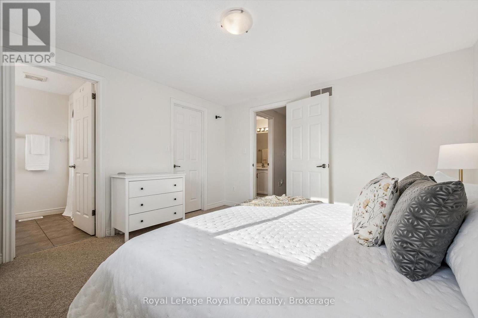 #6 361 ARKELL ROAD - 17
