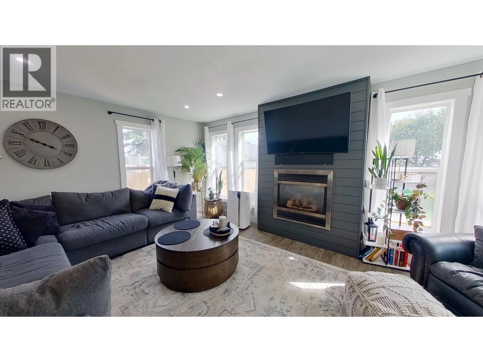 9207 108 AVENUE - Image 4