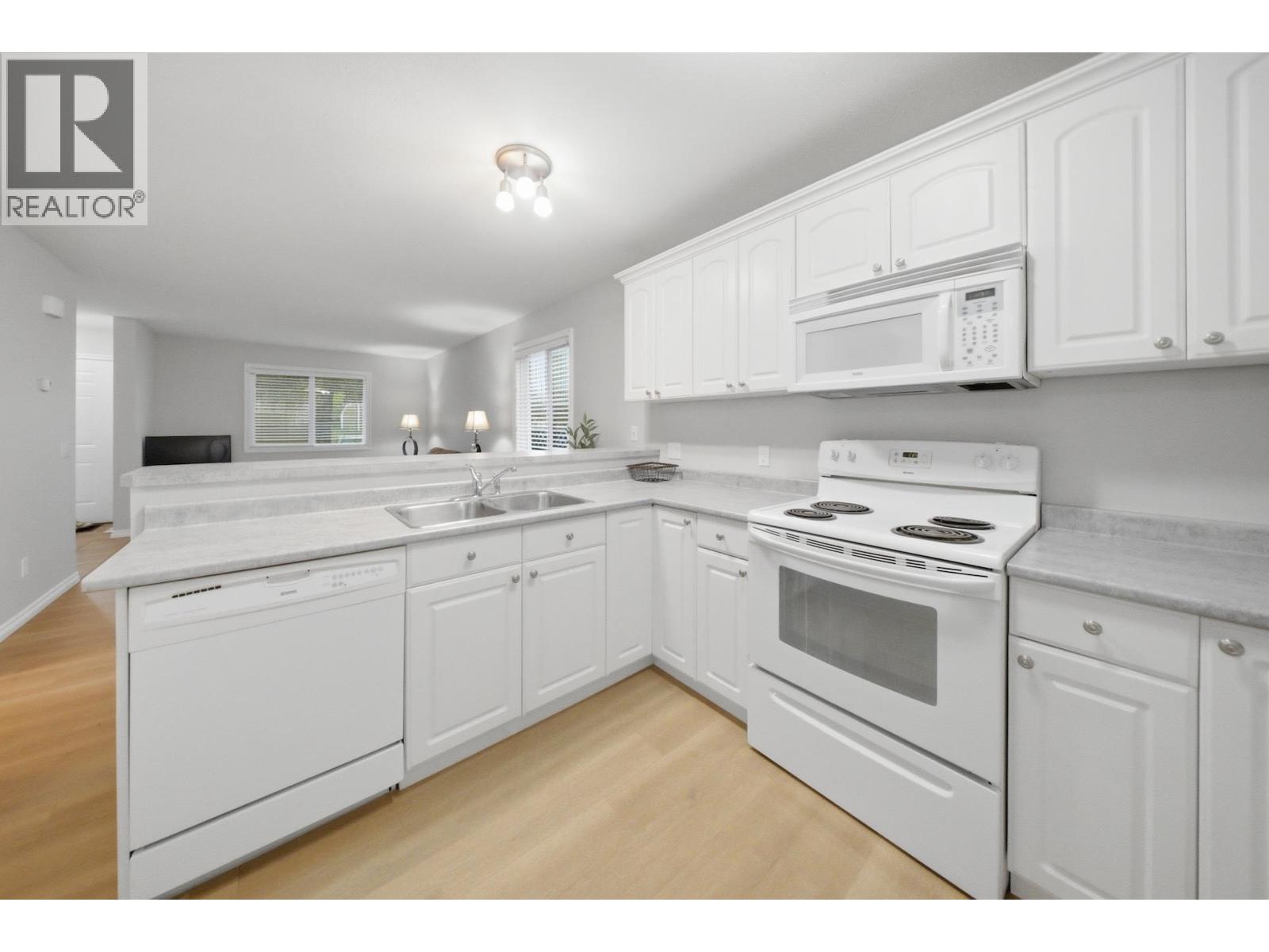10207 103 AVENUE - Image 9