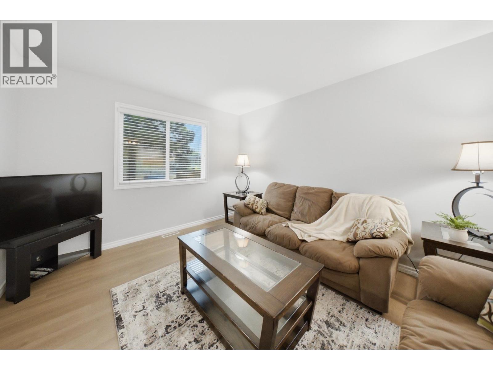 10207 103 AVENUE - Image 4