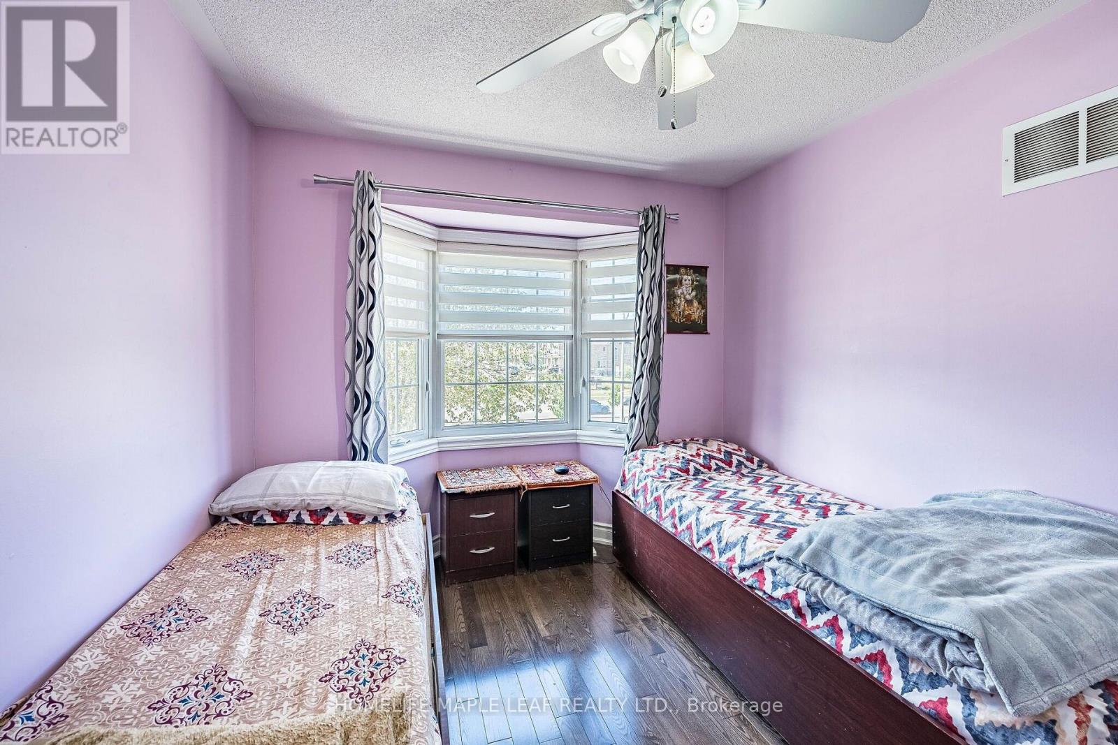 29 GOWER CRESCENT - 31