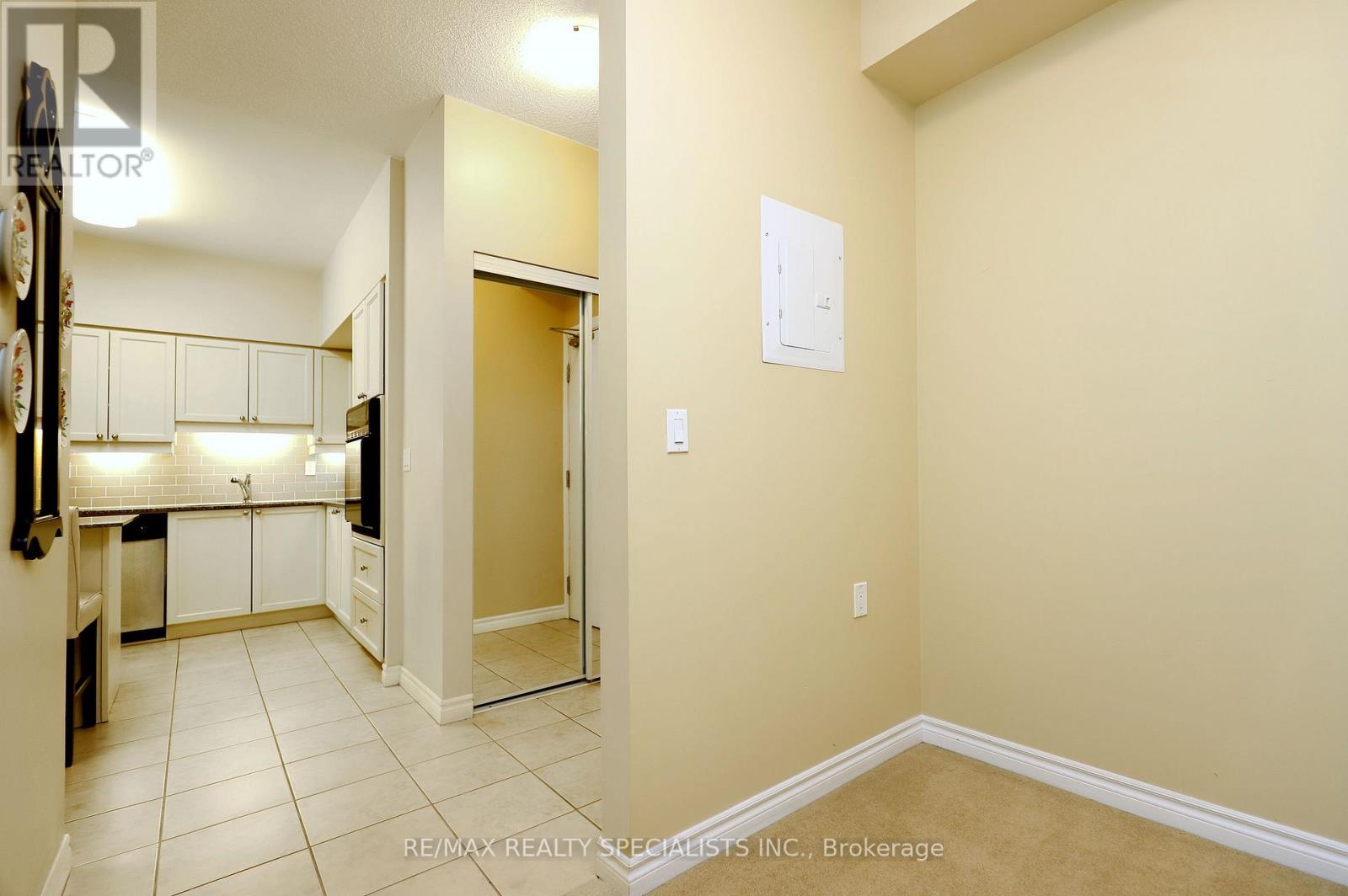 #809 810 SCOLLARD COURT - 6