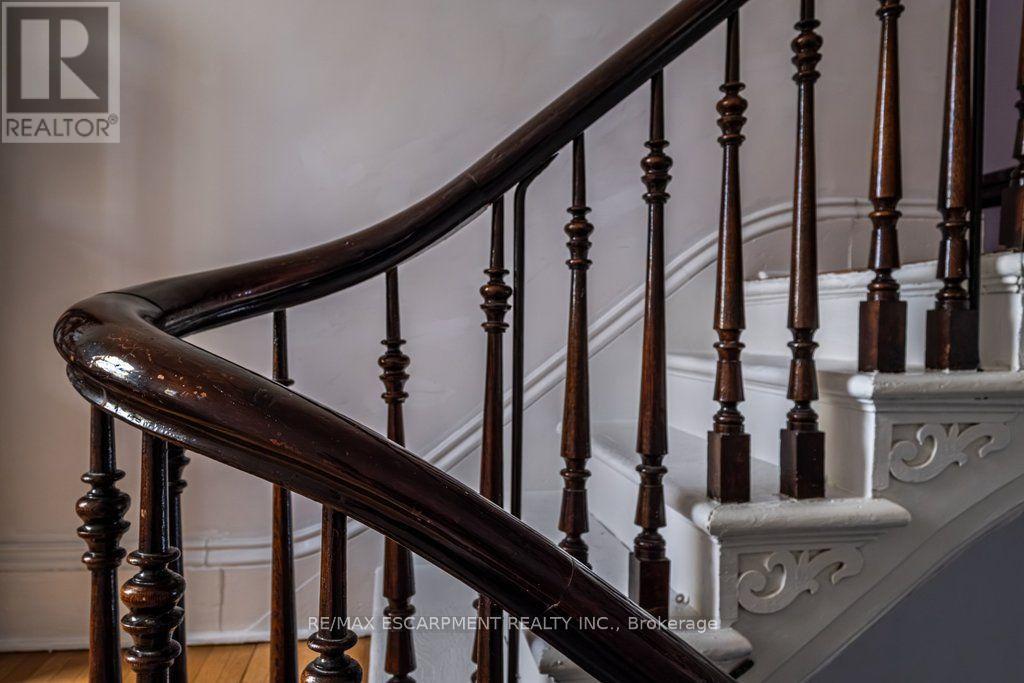 58 WELLINGTON STREET S - Image 30