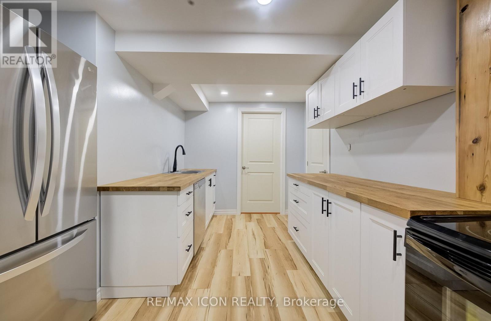 910 WALTON AVENUE N - Image 34