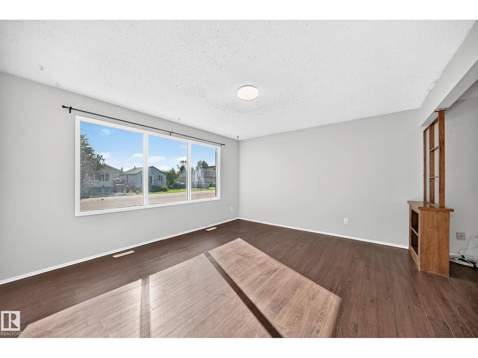 10236 154 ST NW - 7