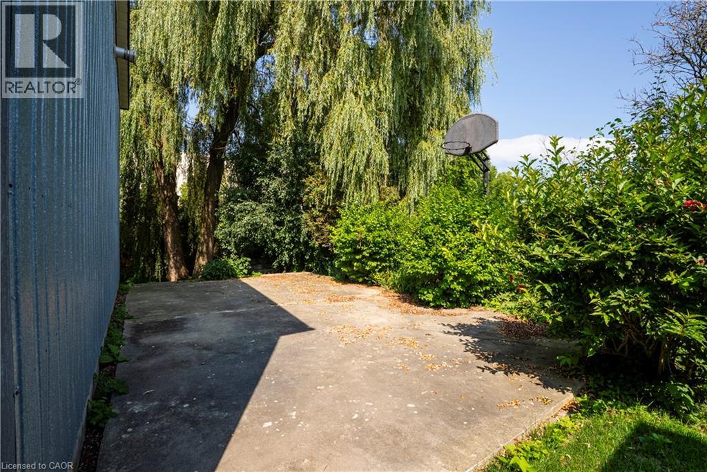 108 QUEENSWAY Drive - Image 40