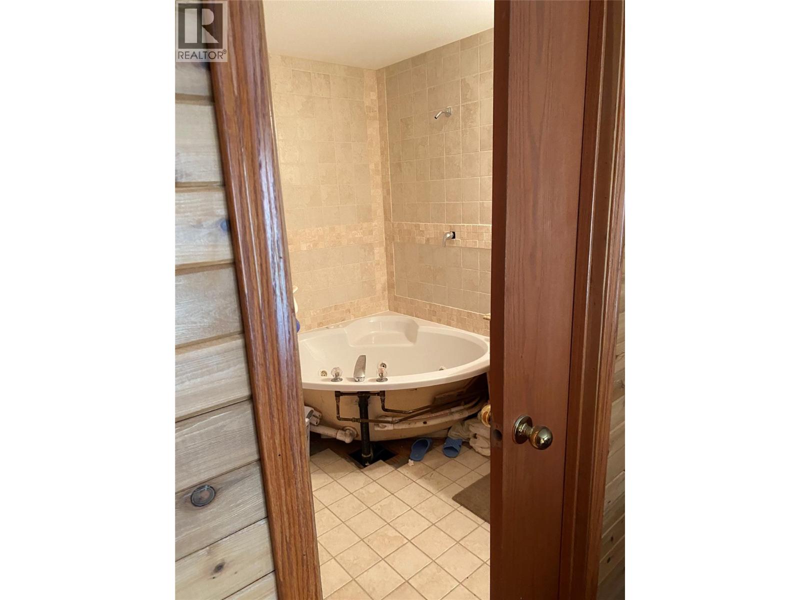 7475 Anglemont Way - Image 10