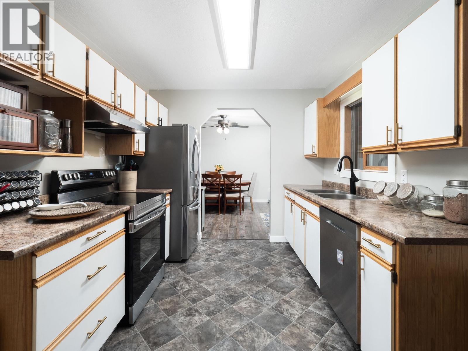 2461 CHURCHILL ROAD - 8