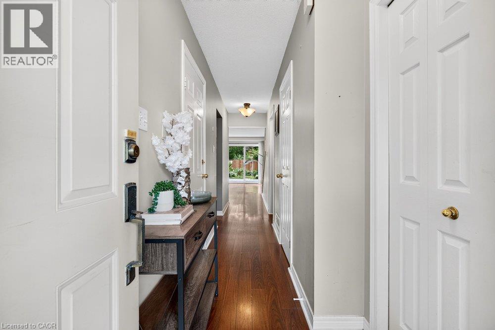 #11 44 FRANCES Avenue - 11