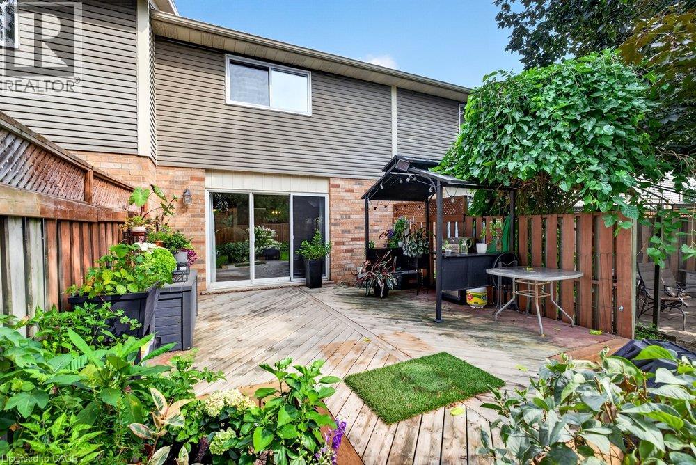 #11 44 FRANCES Avenue - 37