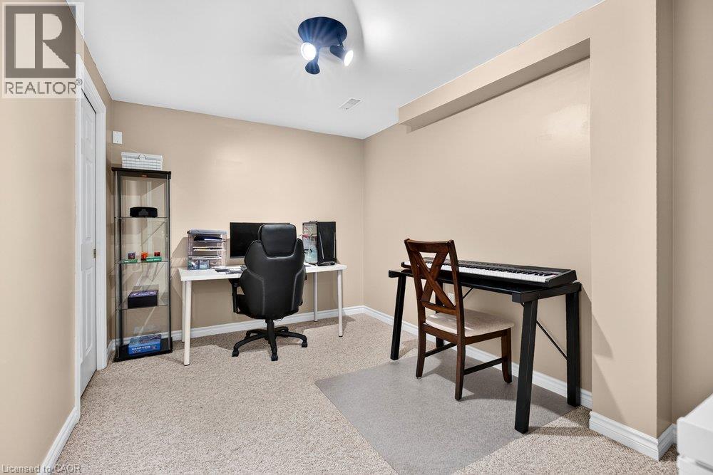#11 44 FRANCES Avenue - 36