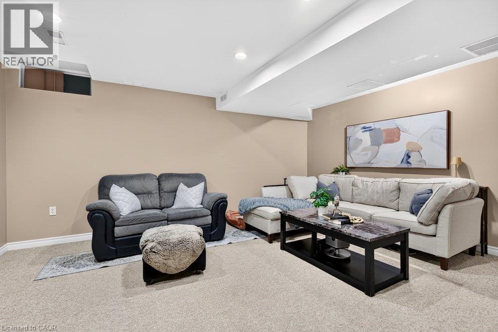 #11 44 FRANCES Avenue - 34