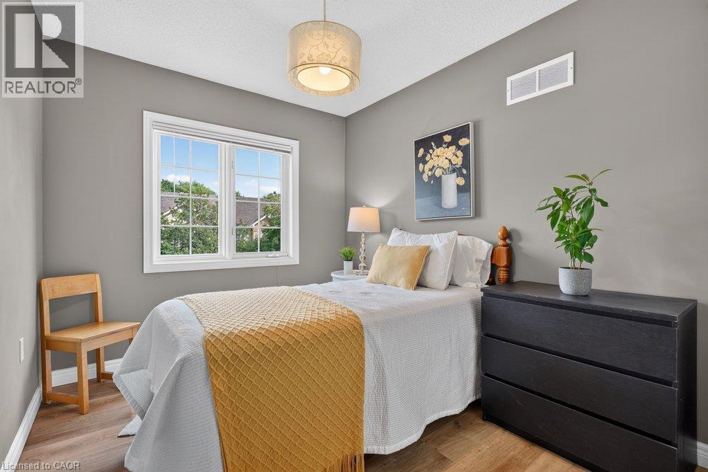 #11 44 FRANCES Avenue - 31