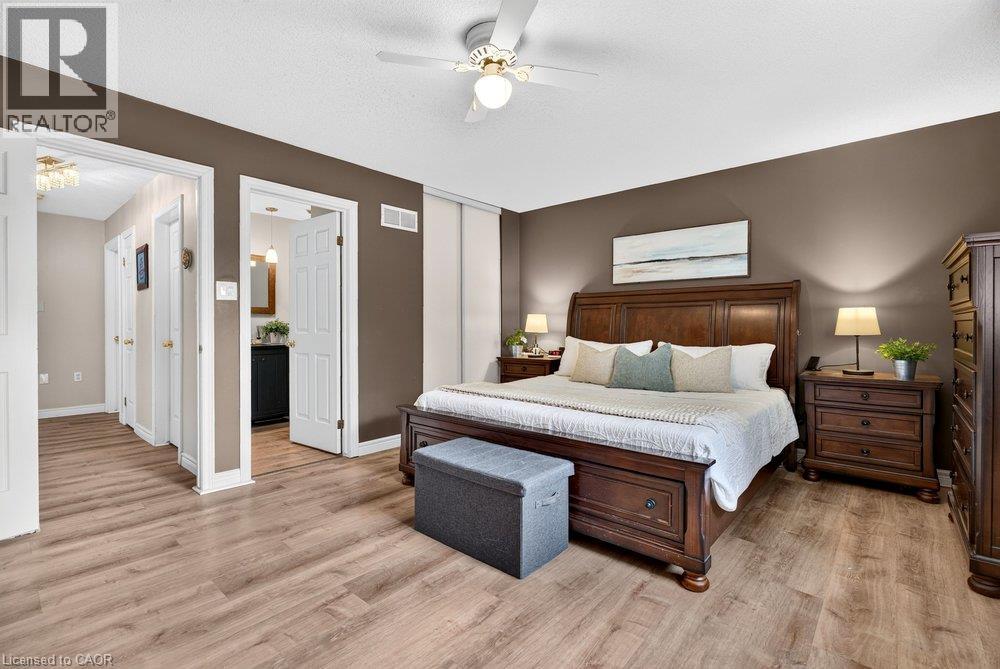#11 44 FRANCES Avenue - 27
