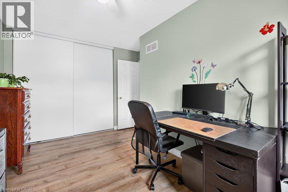 #11 44 FRANCES Avenue - 30
