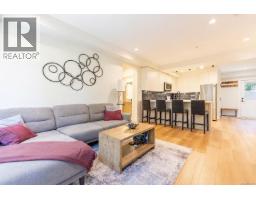 Living room - 4 937 Colville Rd, Esquimalt, BC V9A4P4 Photo 6