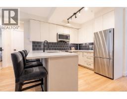Kitchen - 4 937 Colville Rd, Esquimalt, BC V9A4P4 Photo 7