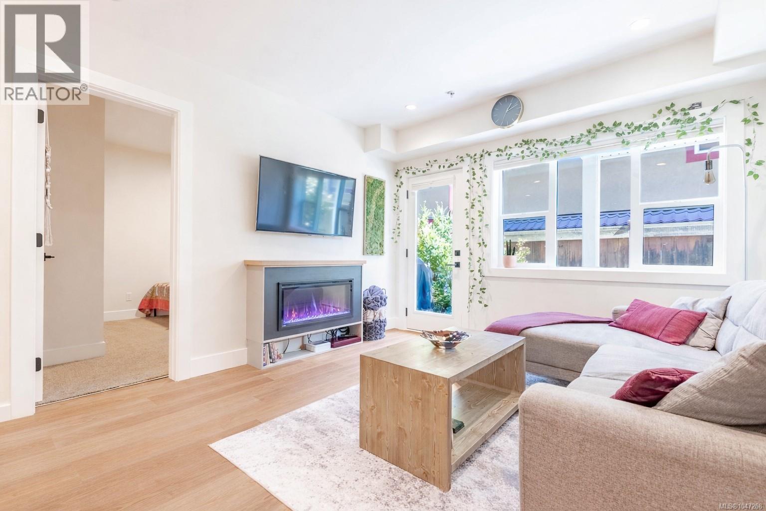#4 937 Colville Rd - 2