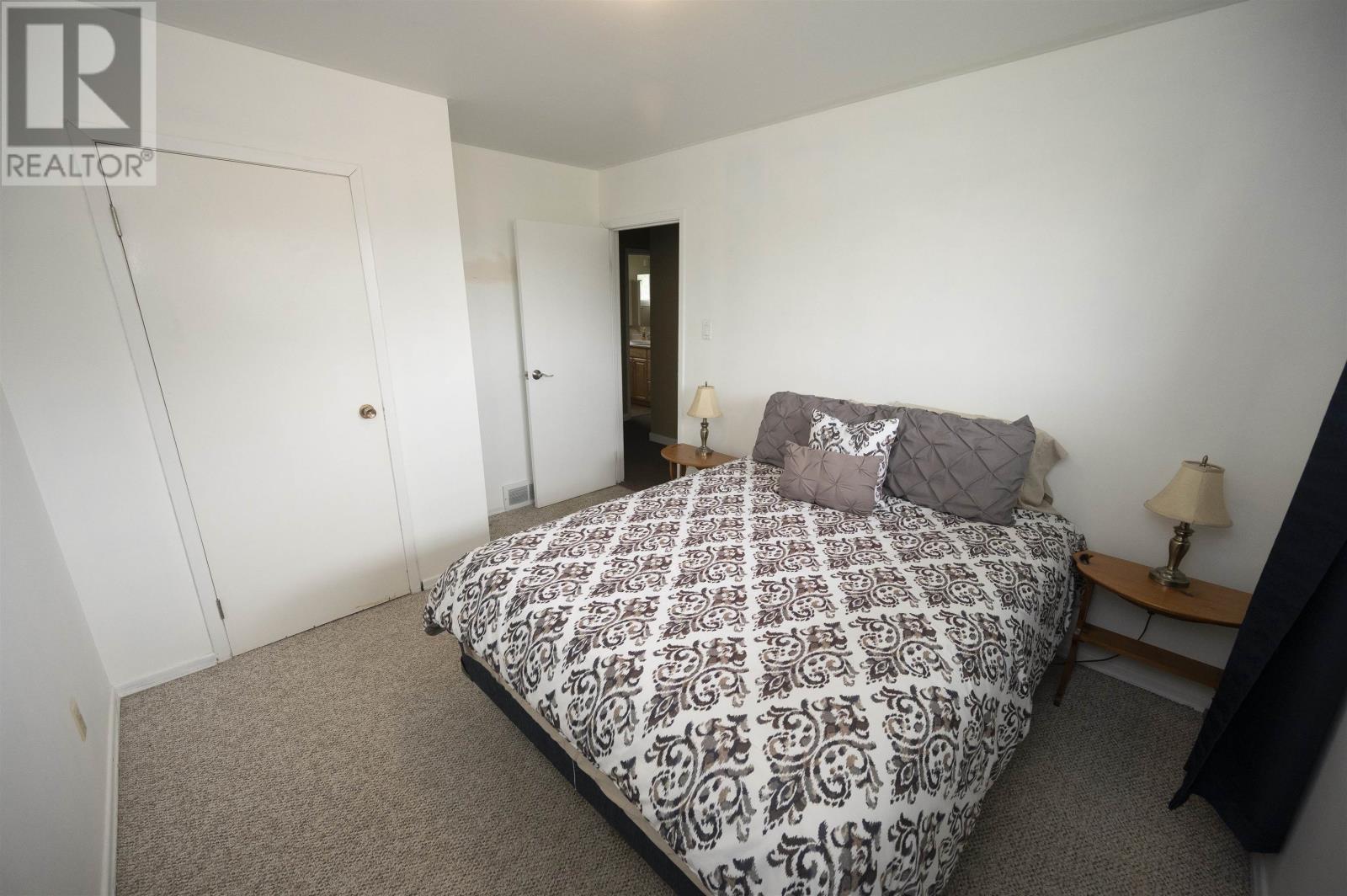 537 Churchill Drive West - Image 14