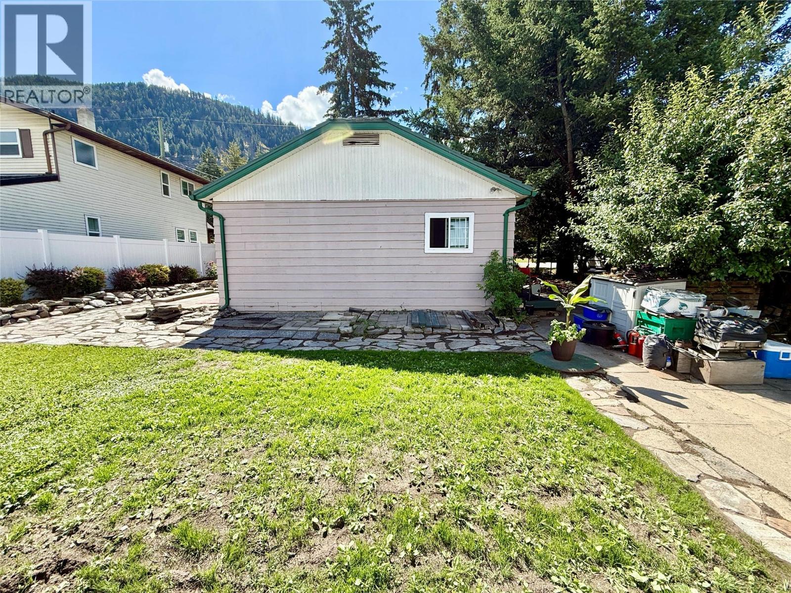 1050 Hillside Avenue - Image 42