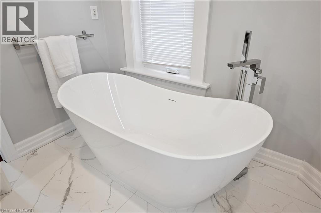 40 MADISON Avenue S - Image 33