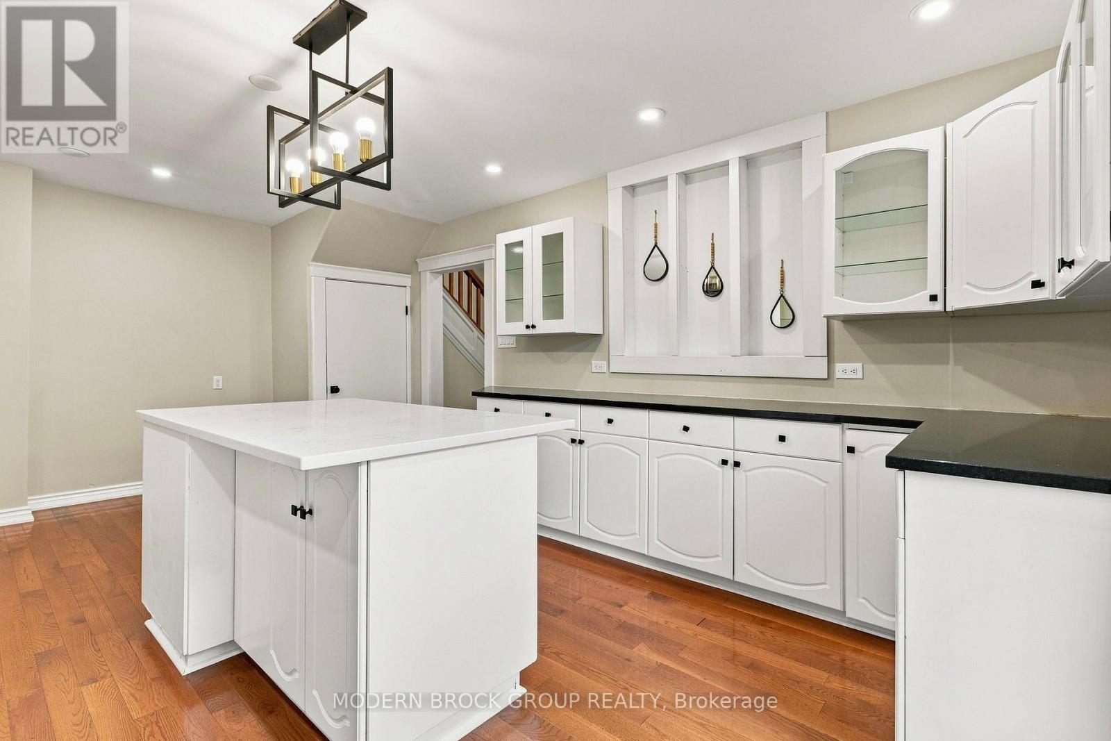 322 KING STREET W - Image 13
