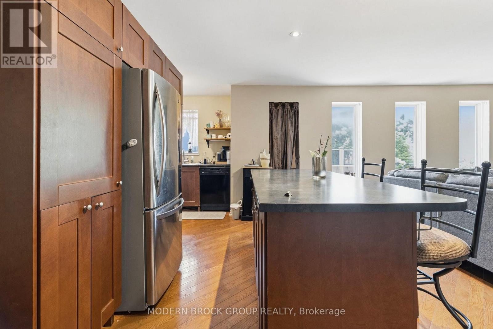 322 KING STREET W - Image 32