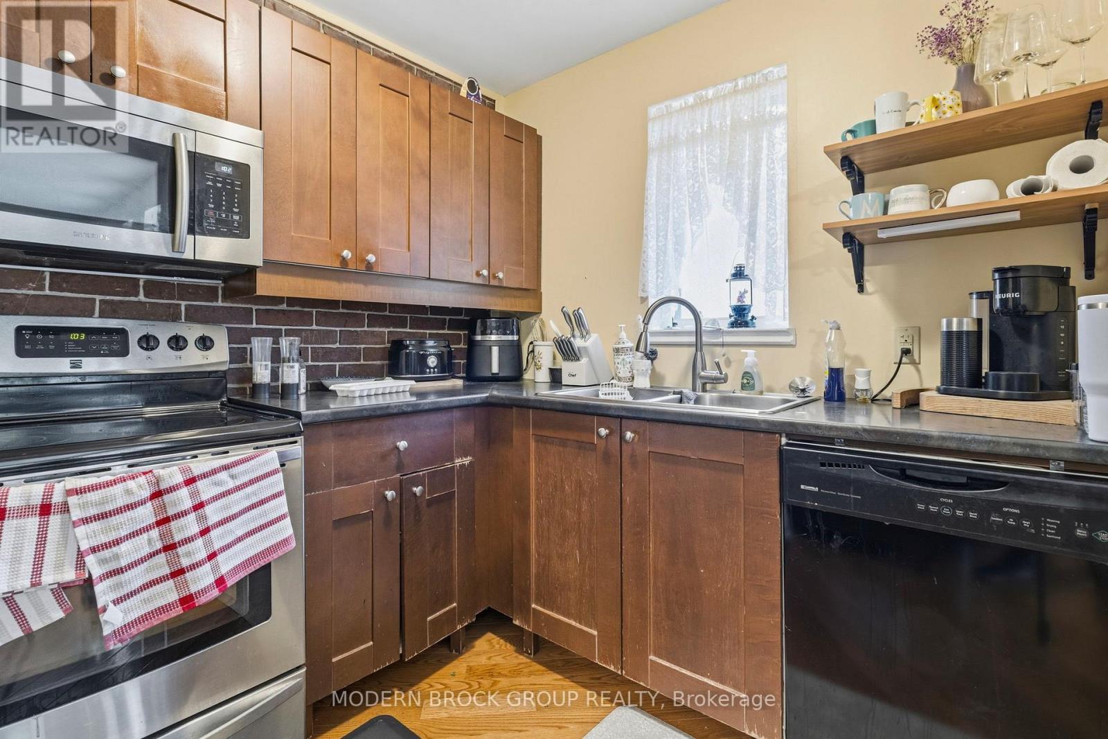 322 KING STREET W - Image 39