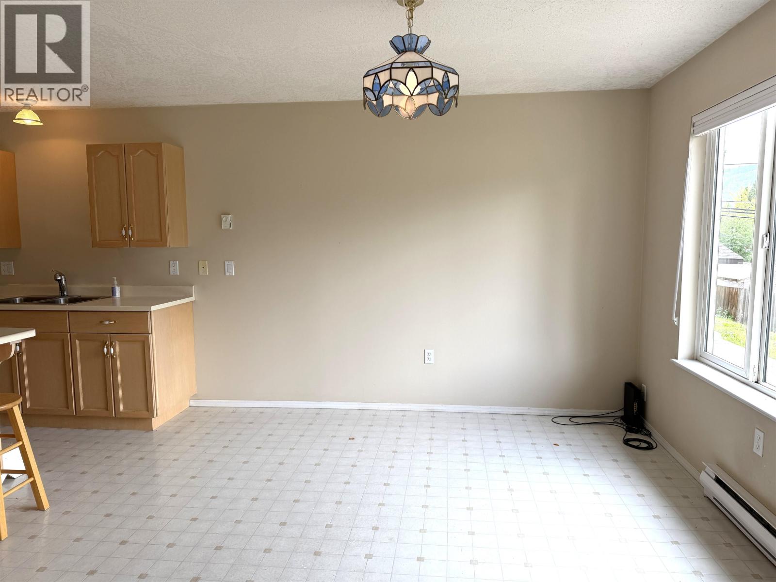 #1 1686 MAIN STREET - 4