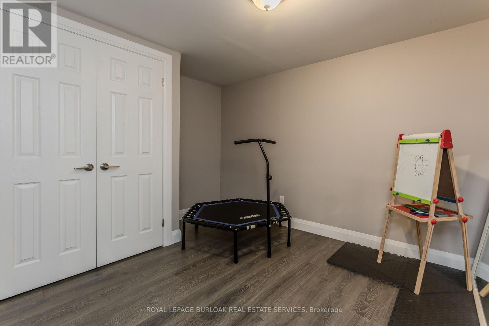 892 NORTH SHORE BOULEVARD W - Image 25