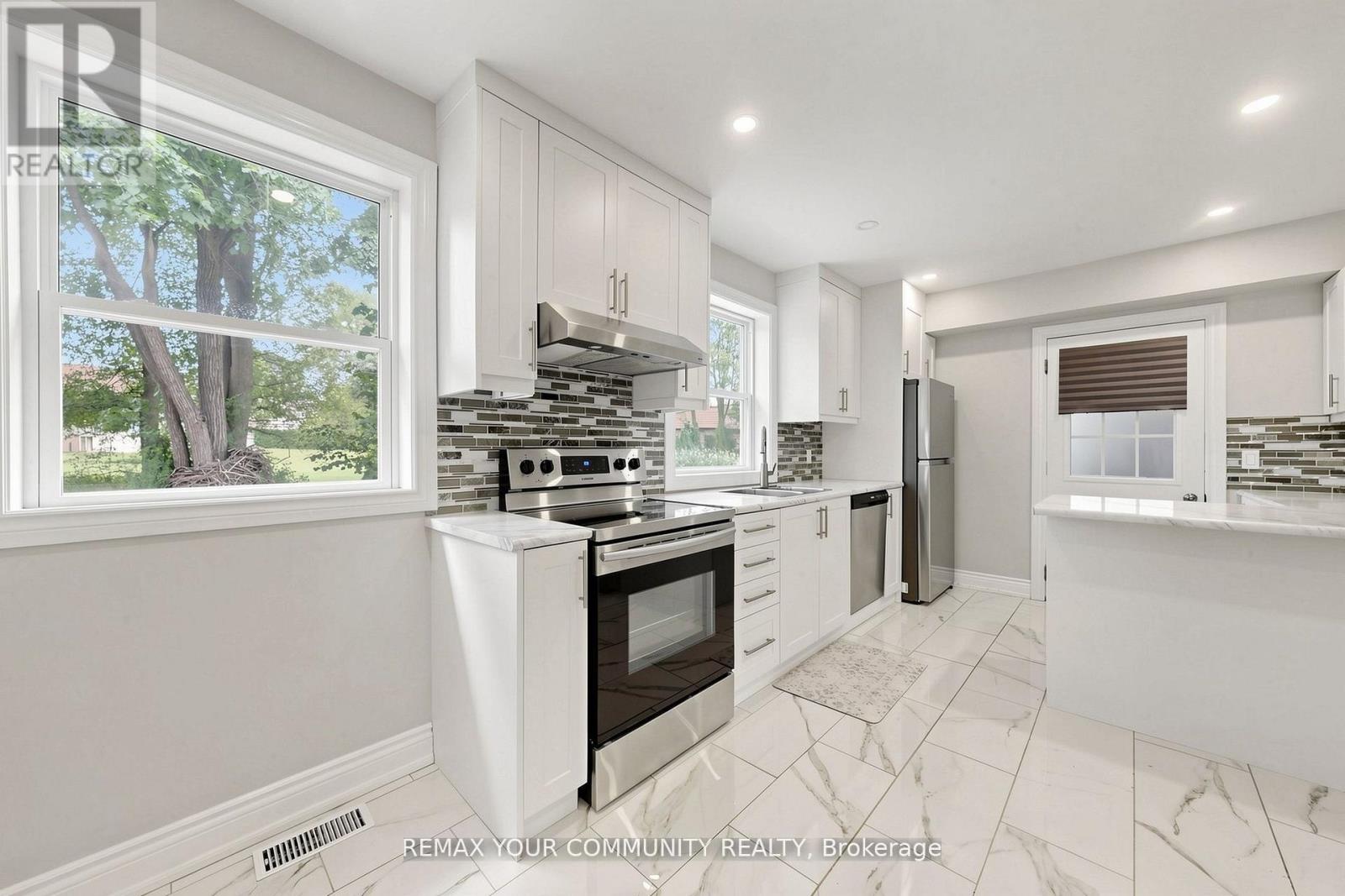 22 HAVENRIDGE DRIVE - 13